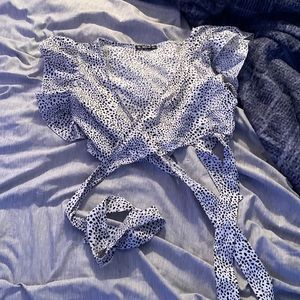 White and black WOMENS top